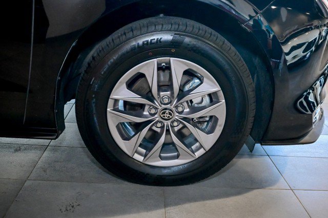 Used 2023 Toyota Sienna XLE FWD image 39