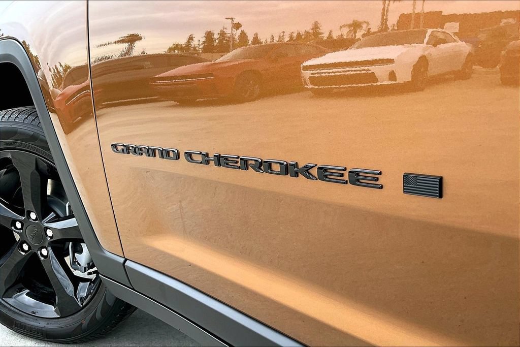 New 2026 Jeep Grand Cherokee Limited w/ Limited Altitude Package AWD/4WD image 24