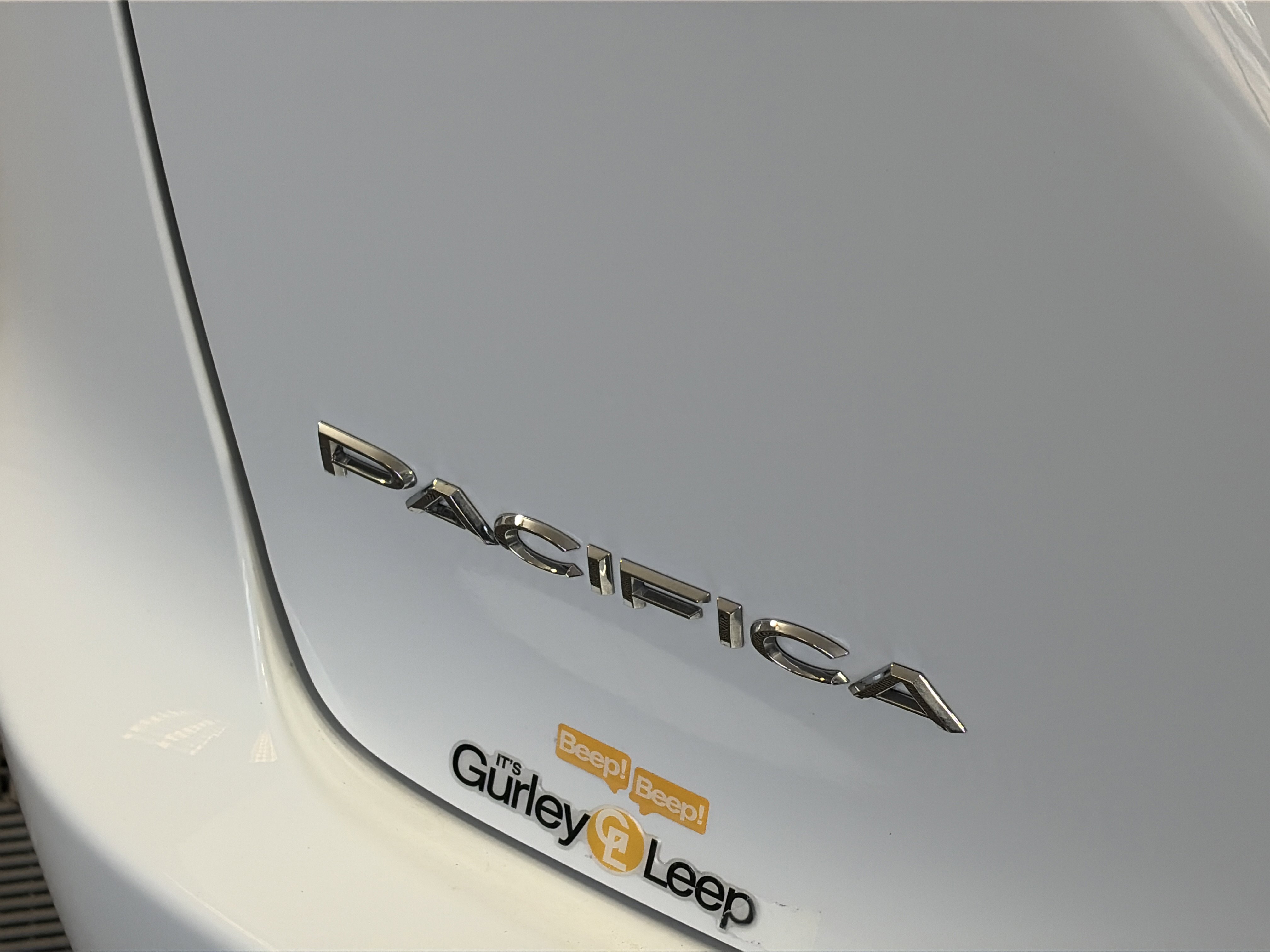 Used 2024 Chrysler Pacifica Touring-L image 17