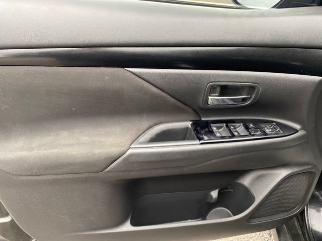 Used 2019 Mitsubishi Outlander ES FWD image 12