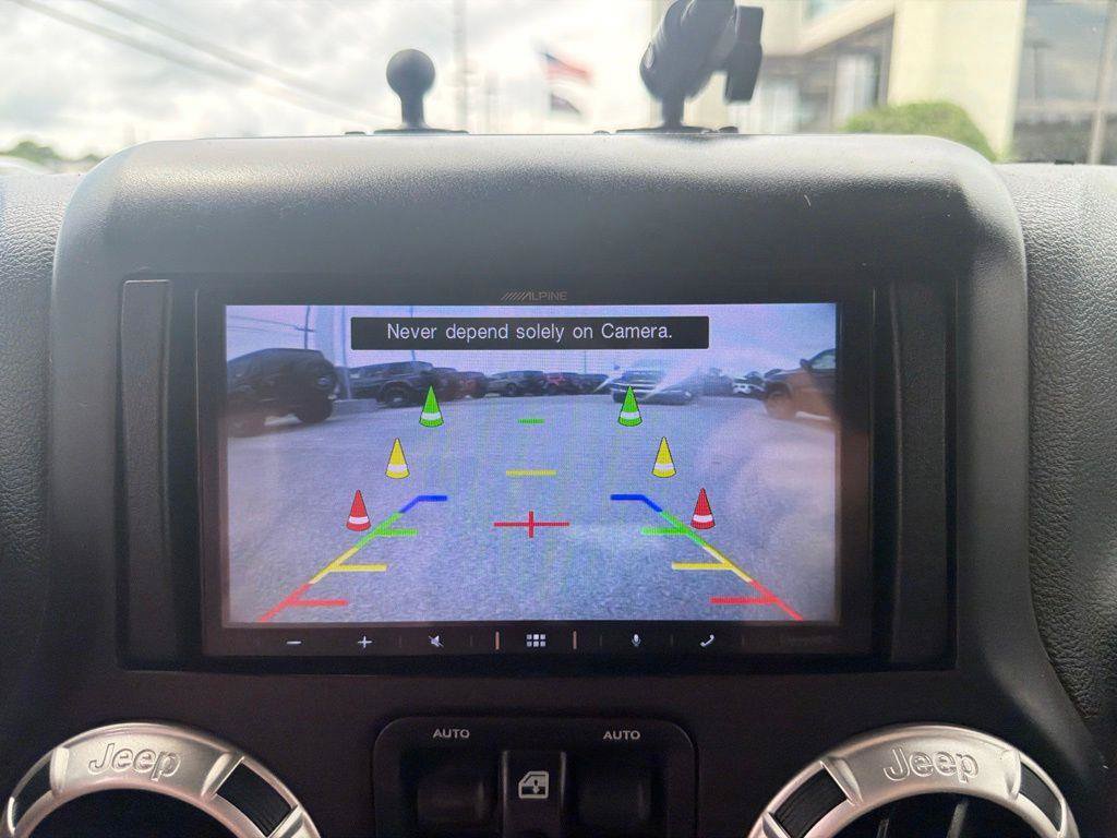Used 2017 Jeep Wrangler Unlimited Sahara w/ Max Tow Package AWD/4WD image 37