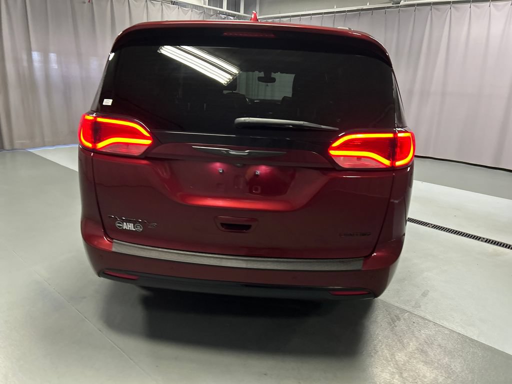Used 2019 Chrysler Pacifica Limited w/ S Appearance Package FWD image 6