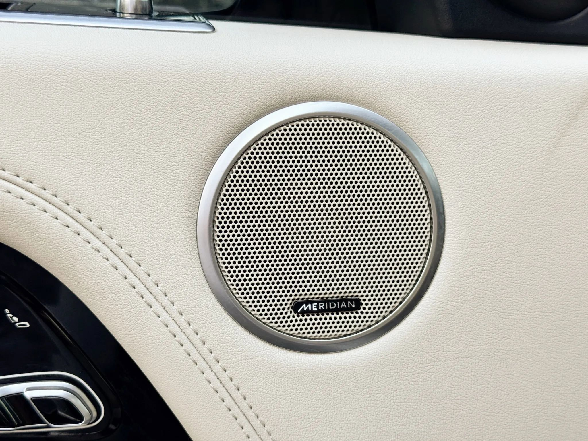 Used 2019 Land Rover Range Rover Supercharged image 12