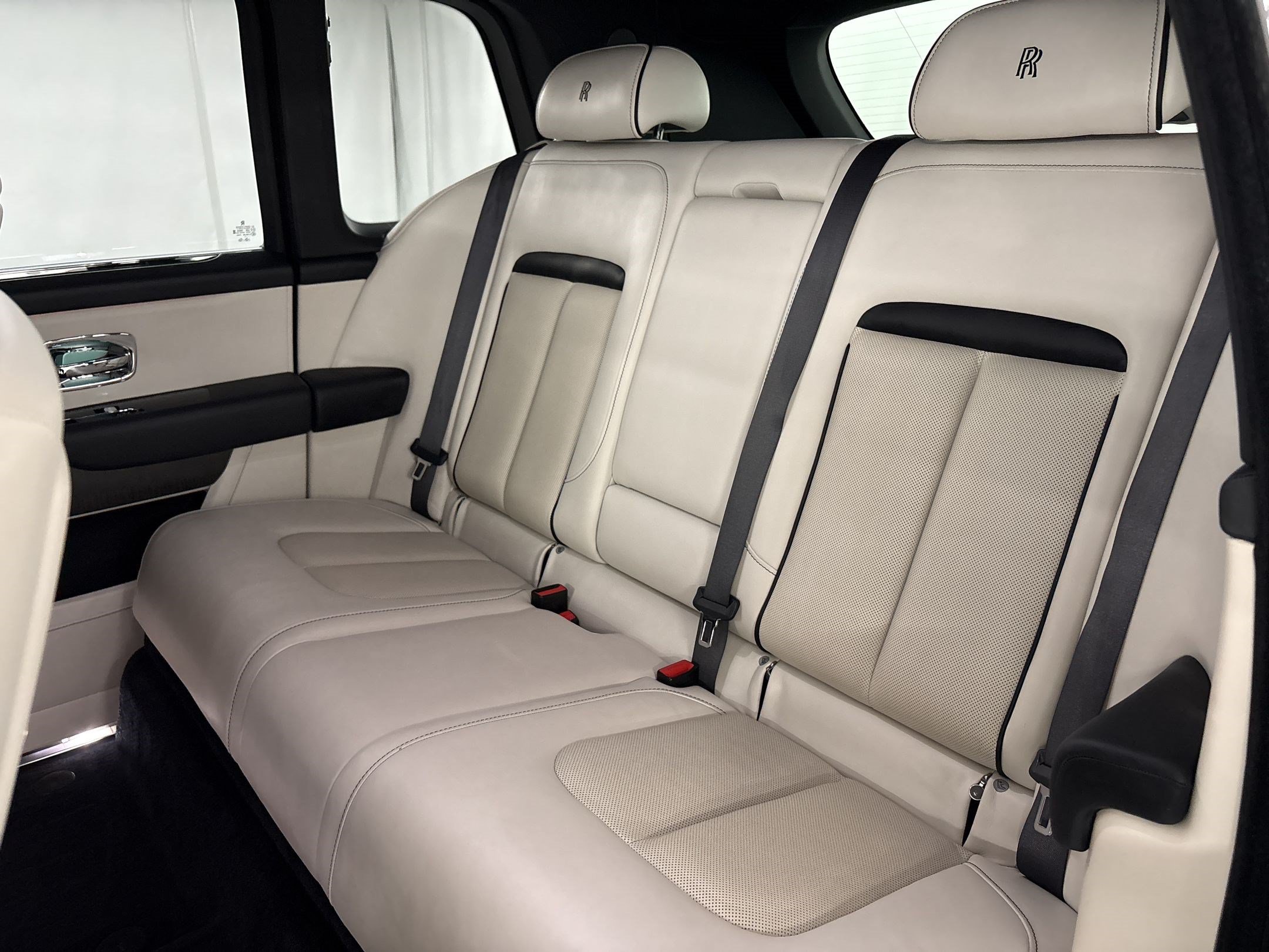 Used 2021 Rolls-Royce Cullinan AWD/4WD image 24