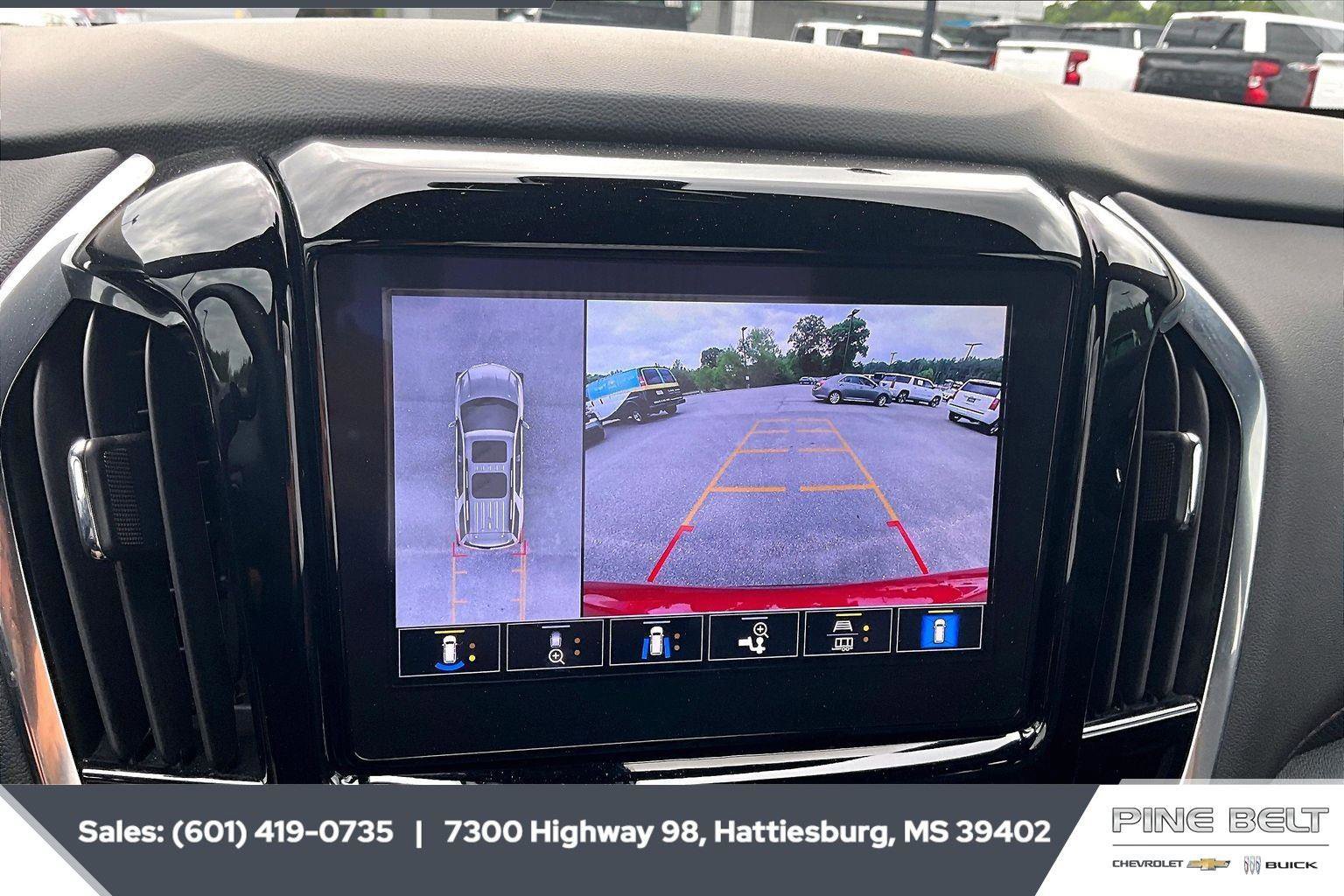 Used 2023 Chevrolet Traverse RS FWD image 15