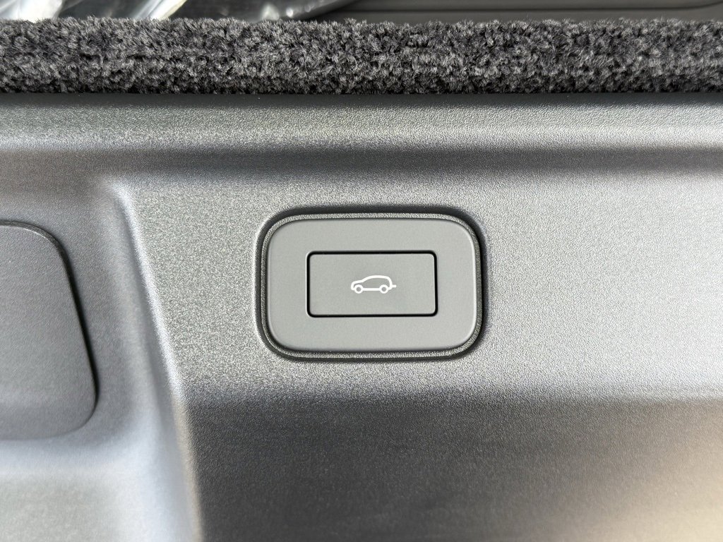 New 2025 Land Rover Range Rover SE image 36