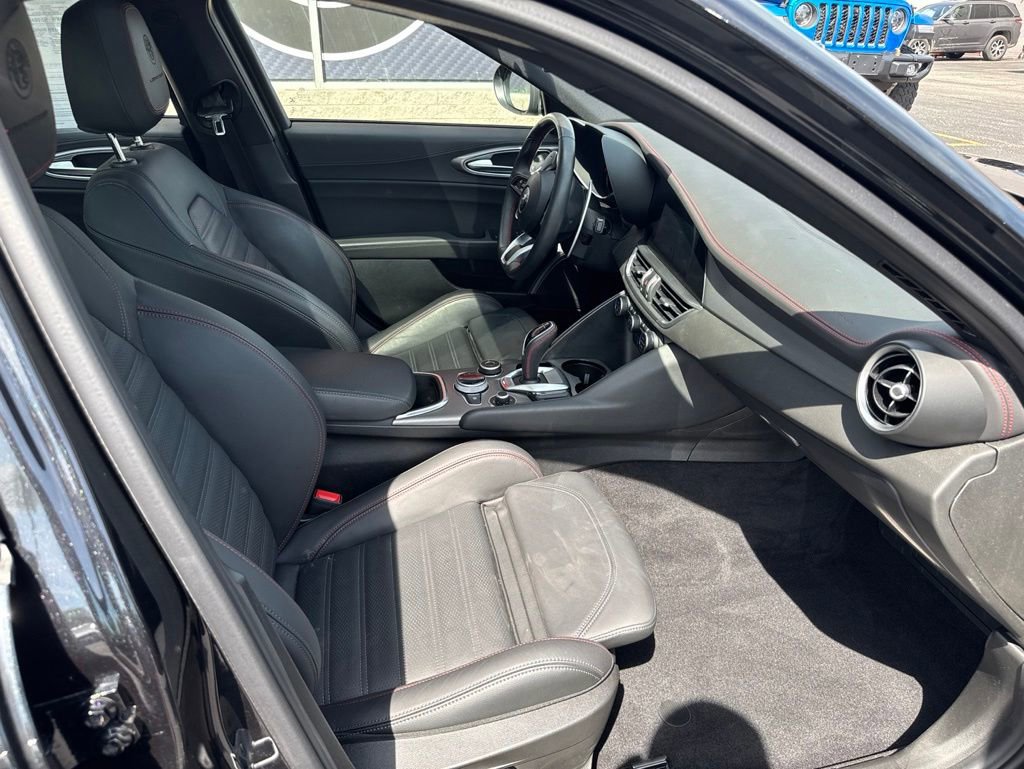 Used 2024 Alfa Romeo Giulia AWD image 59
