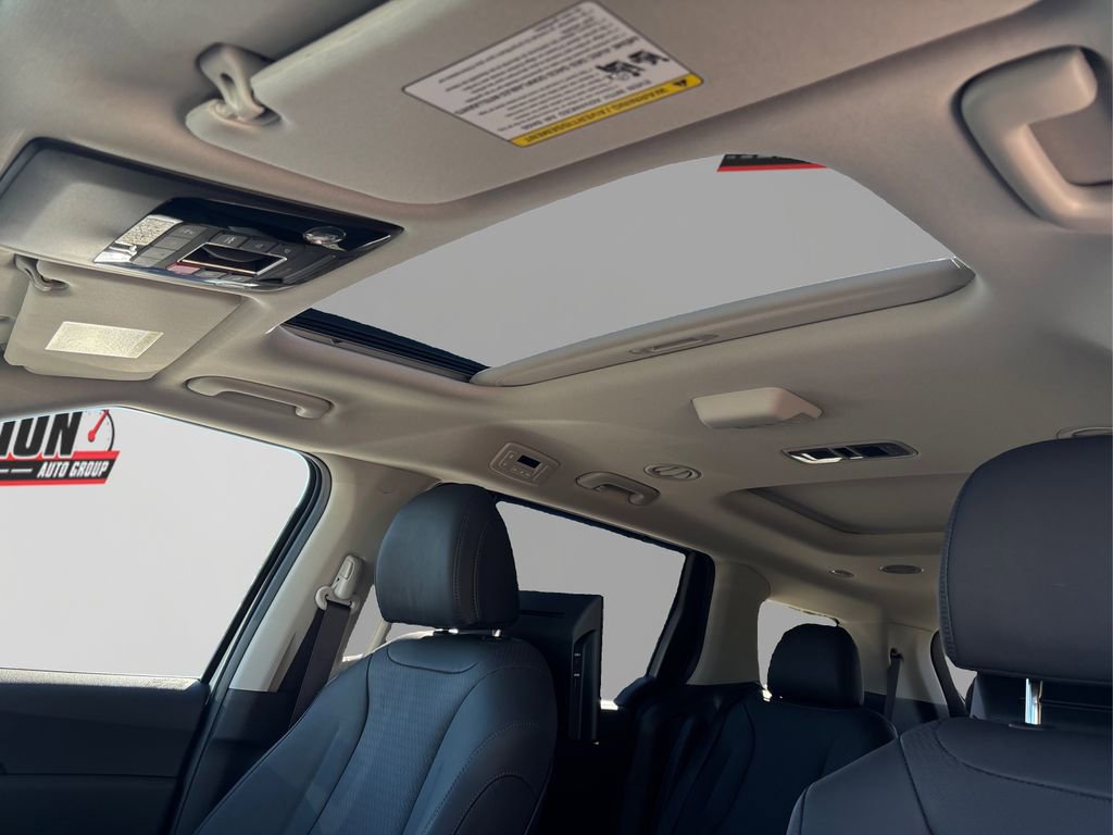New 2025 Kia Carnival SX Prestige FWD image 12