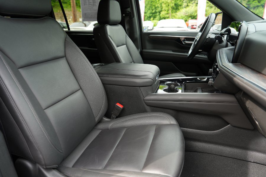Used 2025 Chevrolet Suburban LT AWD/4WD image 22