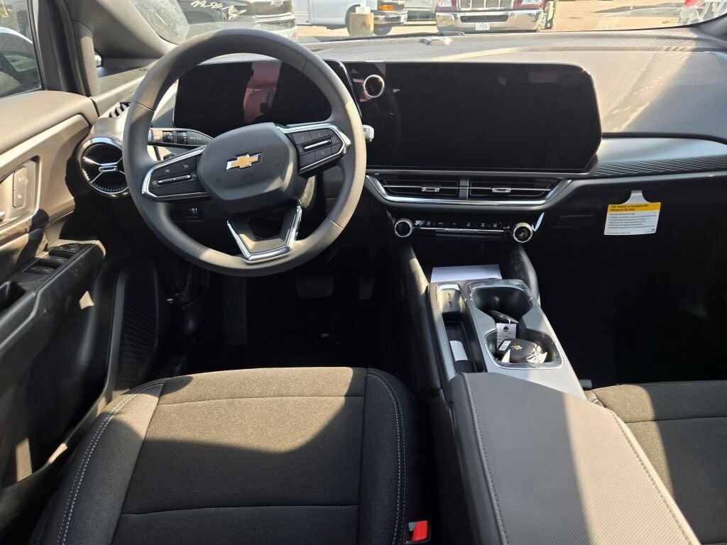 New 2026 Chevrolet Equinox EV LT image 14