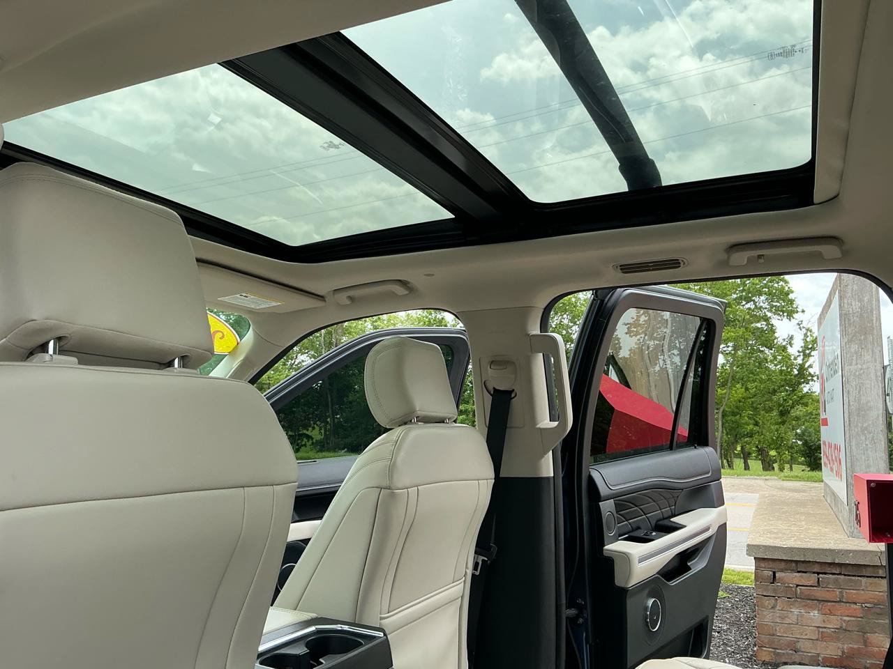 Used 2019 Ford Expedition Platinum AWD/4WD image 11