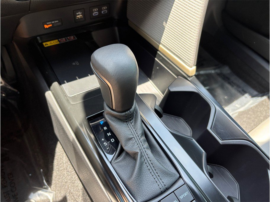 Used 2025 Toyota Camry SE FWD image 32