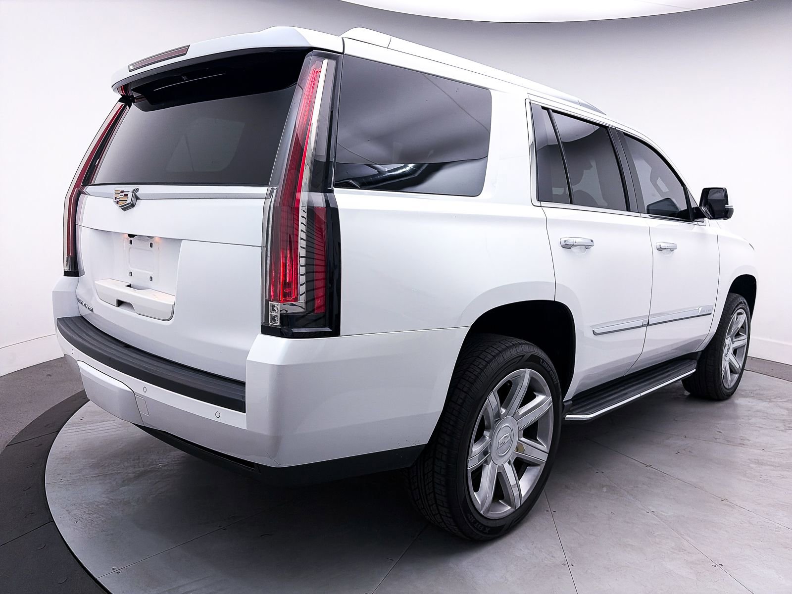 Used 2016 Cadillac Escalade Luxury image 13