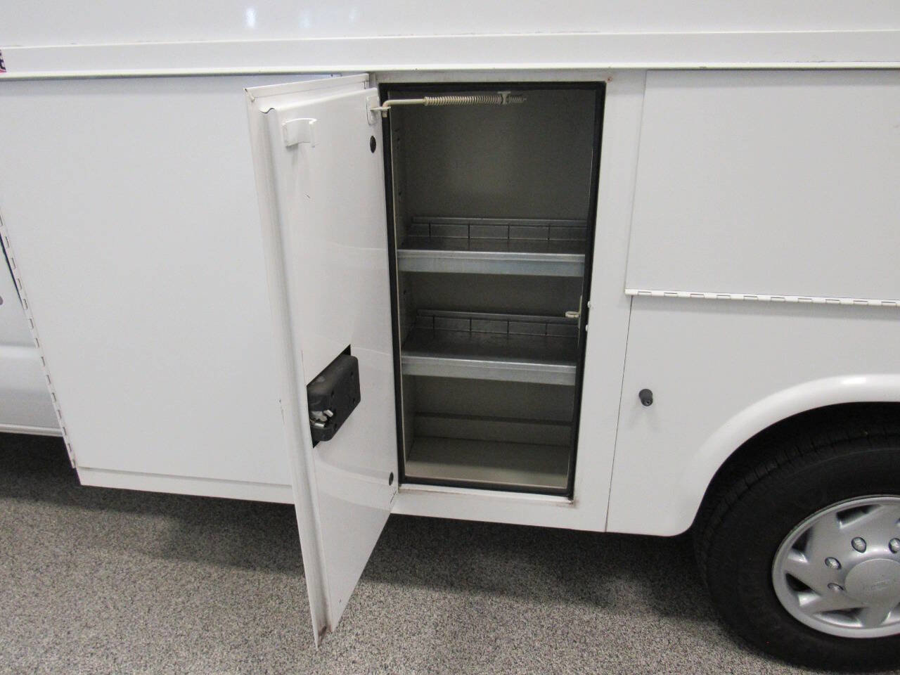 Used 2015 Ford E-350 and Econoline 350 Super Duty image 21