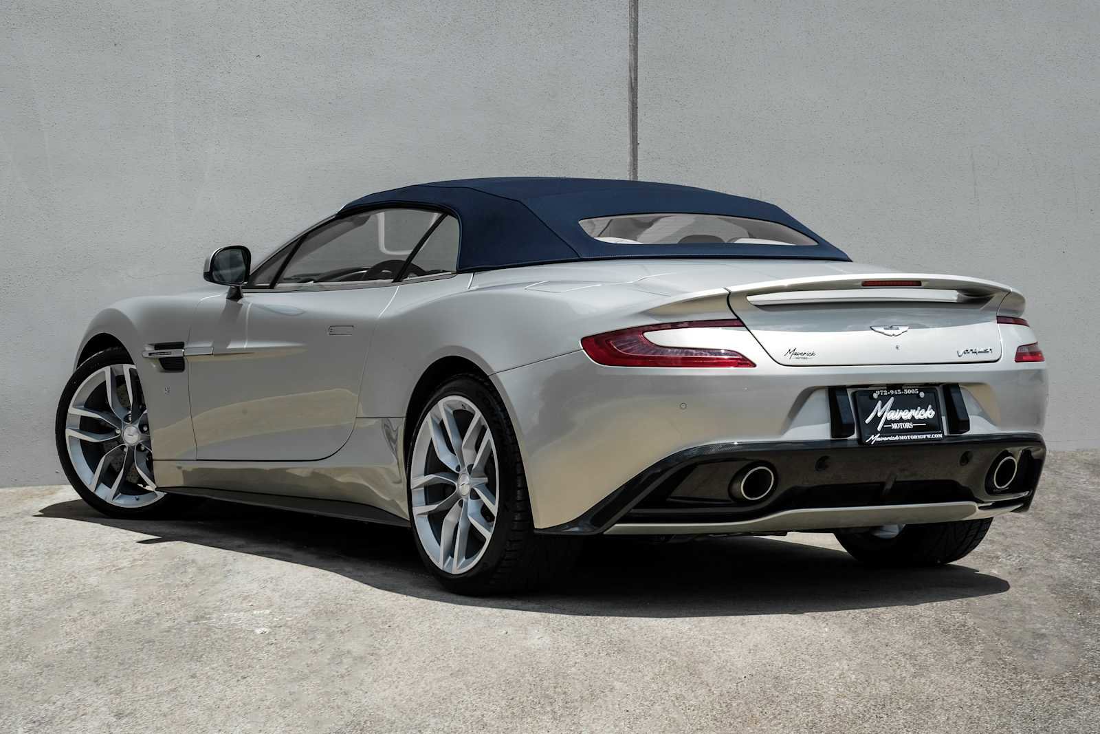 Used 2016 Aston Martin Vanquish Volante RWD image 19