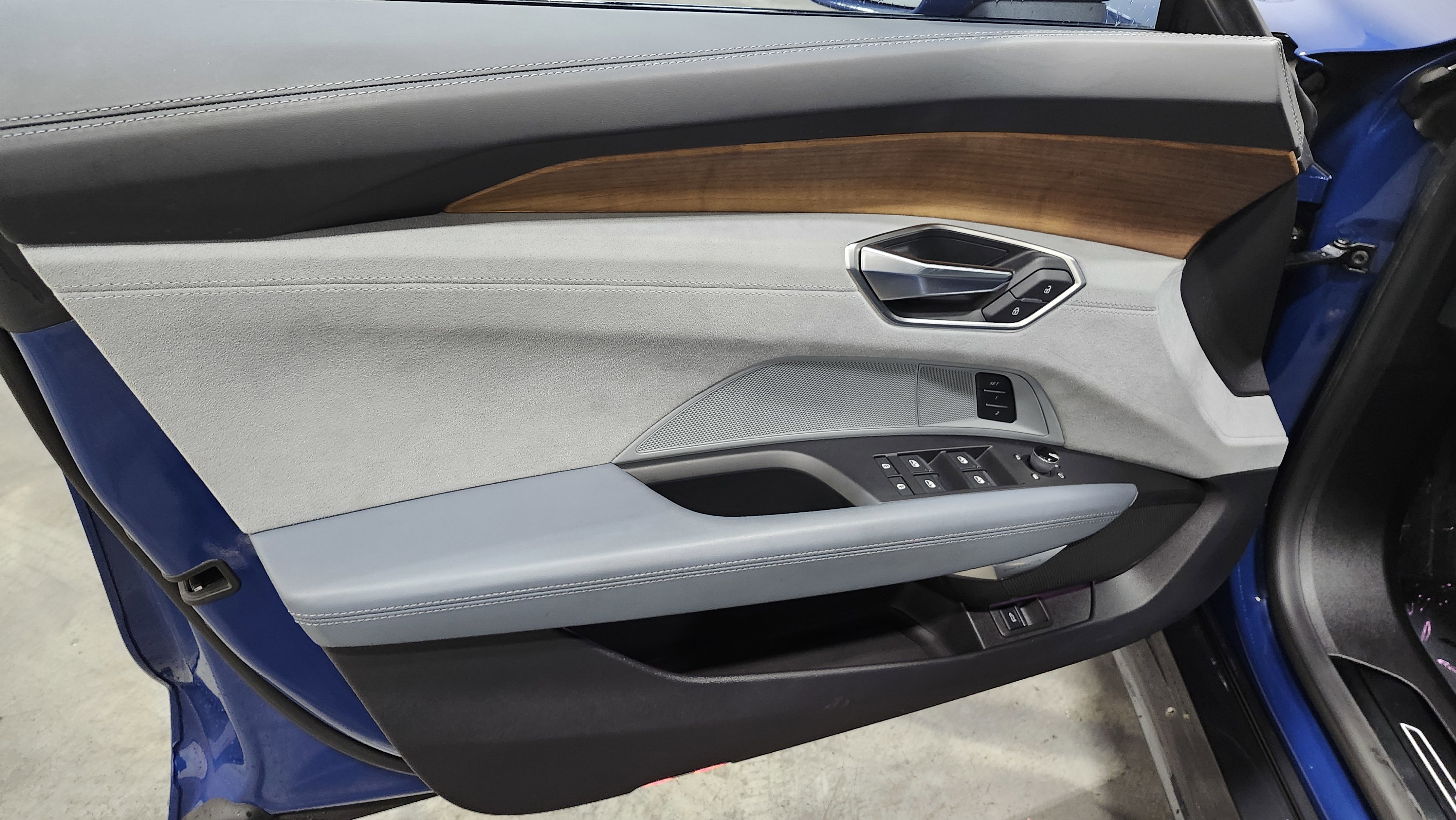 Used 2024 Audi e-tron GT Premium Plus image 27