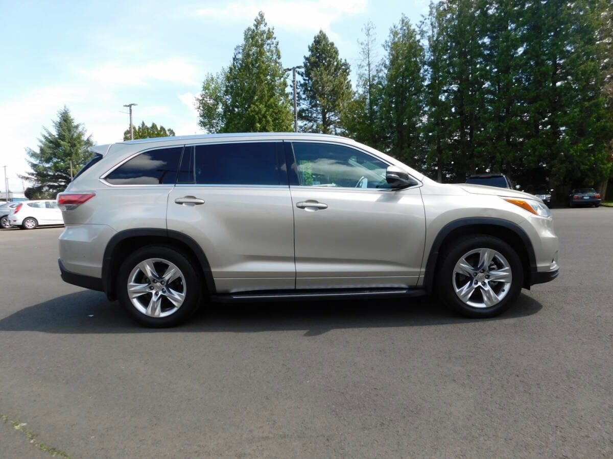 Used 2014 Toyota Highlander Limited image 24