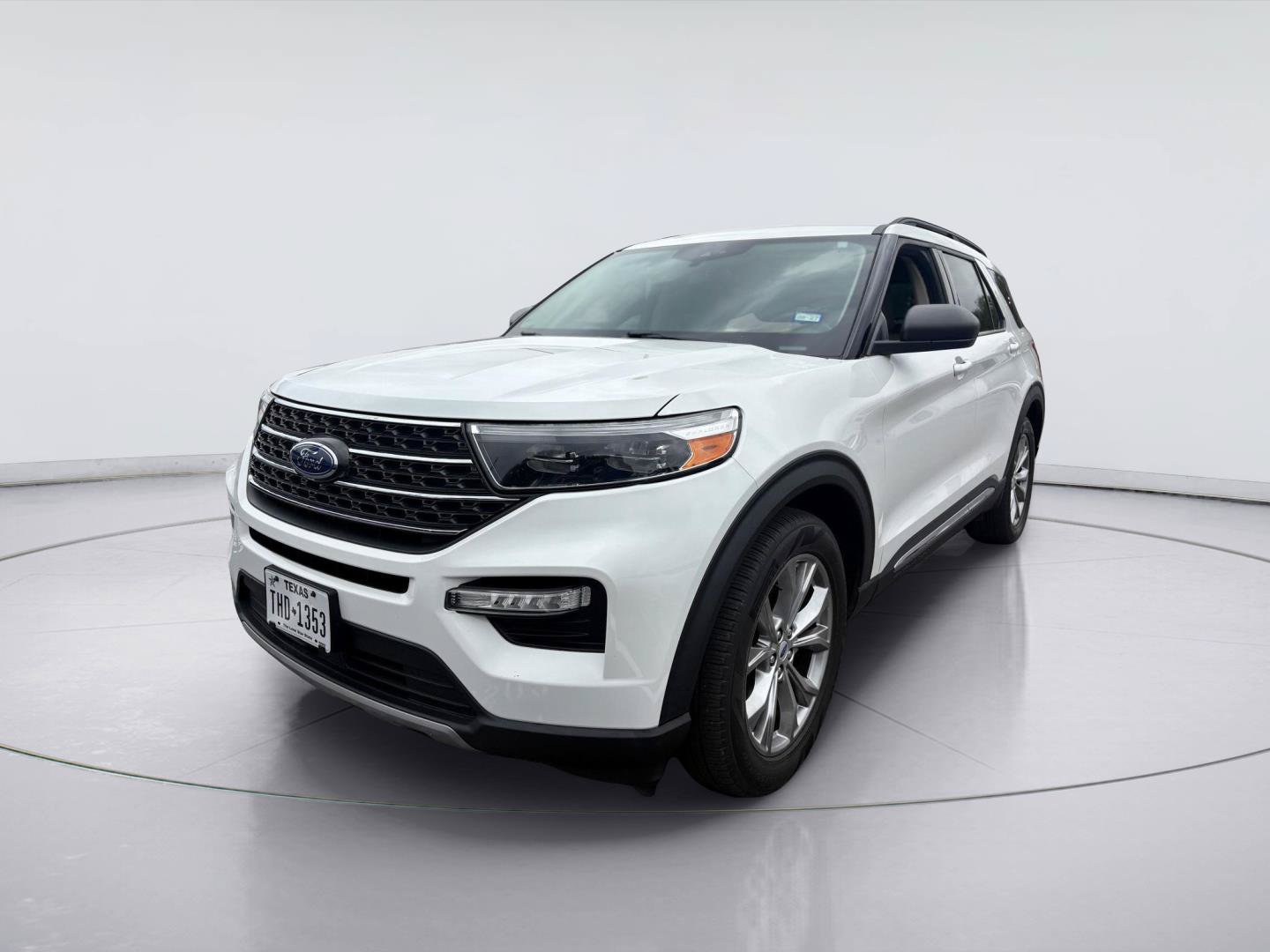 Used 2023 Ford Explorer XLT w/ Equipment Group 202A RWD image 5