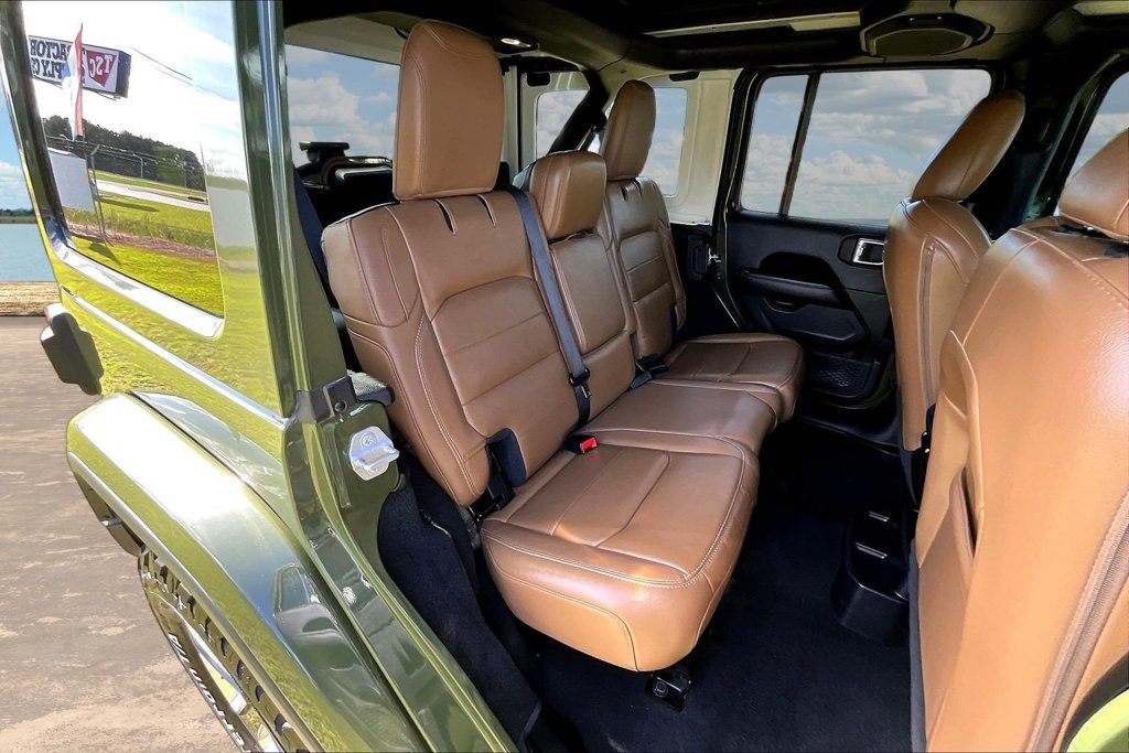 Used 2021 Jeep Wrangler Unlimited Sahara AWD/4WD image 26