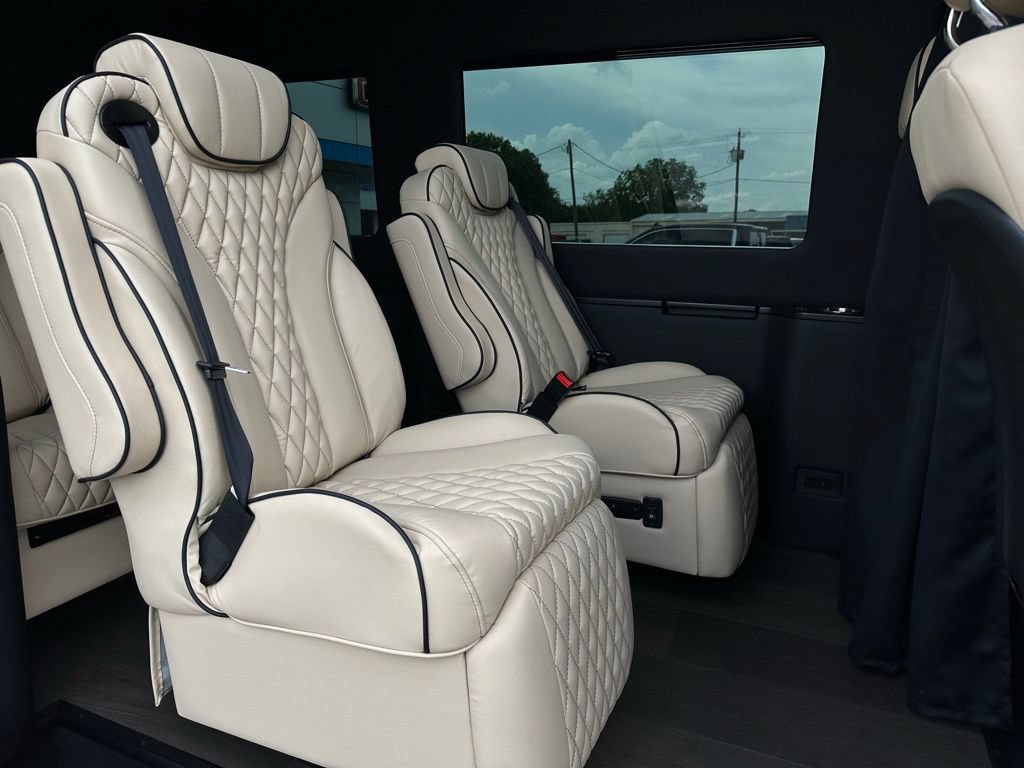 Used 2023 Mercedes-Benz Sprinter 3500 image 17