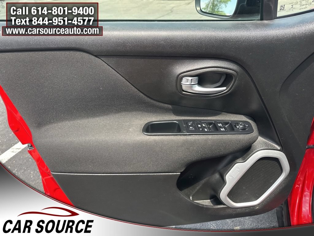 Used 2018 Jeep Renegade Latitude AWD/4WD image 8