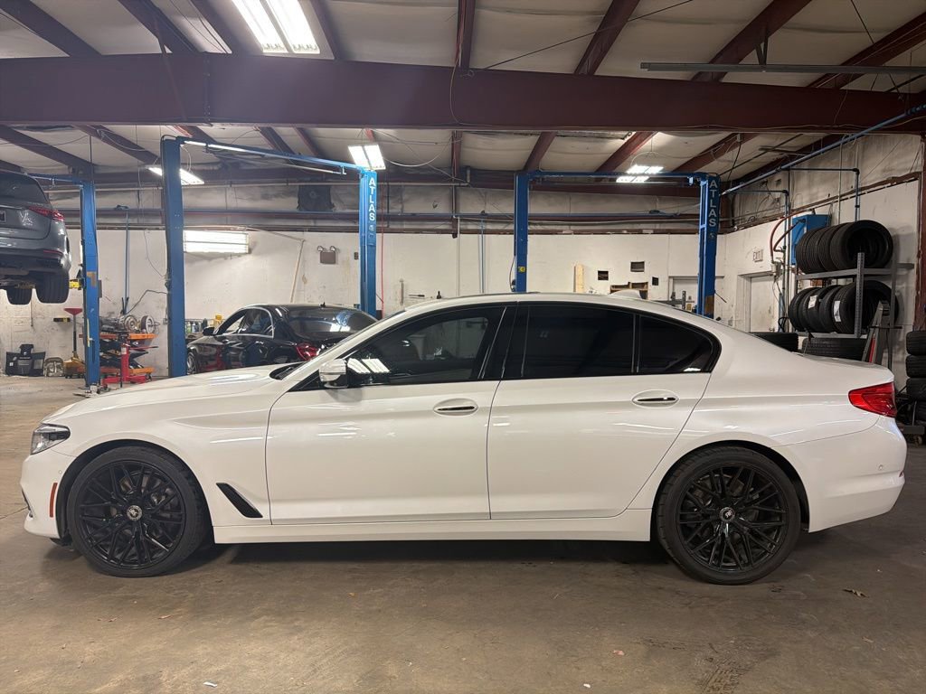 Used 2017 BMW 540i image 2