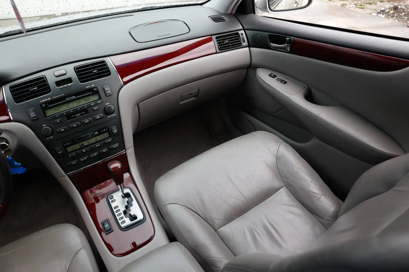 Used 2004 Lexus ES 330 w/ Premium Pkg FWD image 13