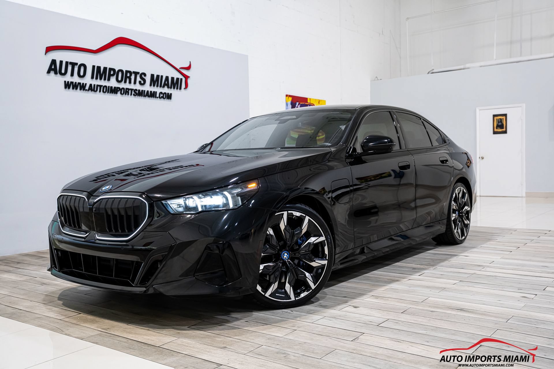 Used 2025 BMW 550e xDrive w/ Executive Package AWD/4WD image 86