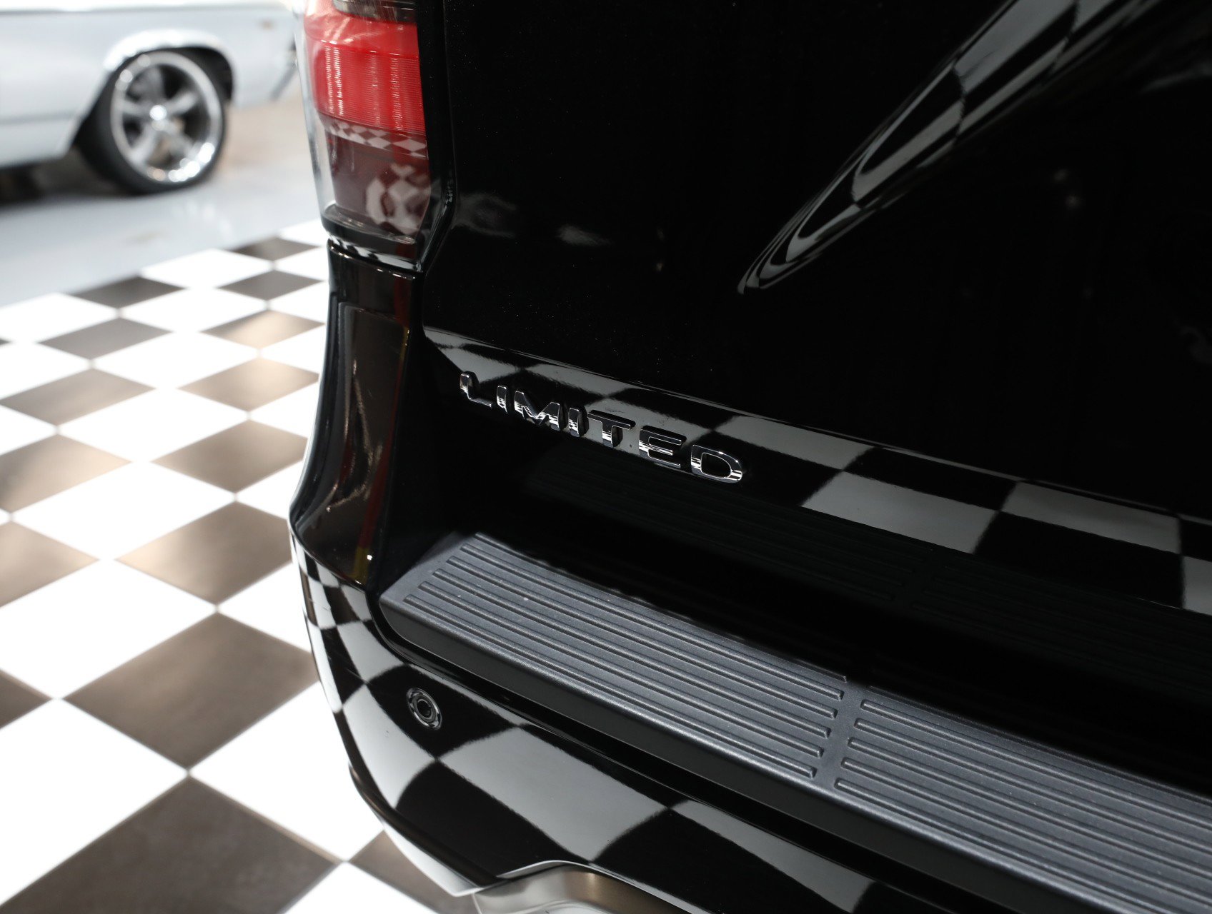 Used 2018 Ford Expedition Max Limited w/ Equipment Group 302A image 17