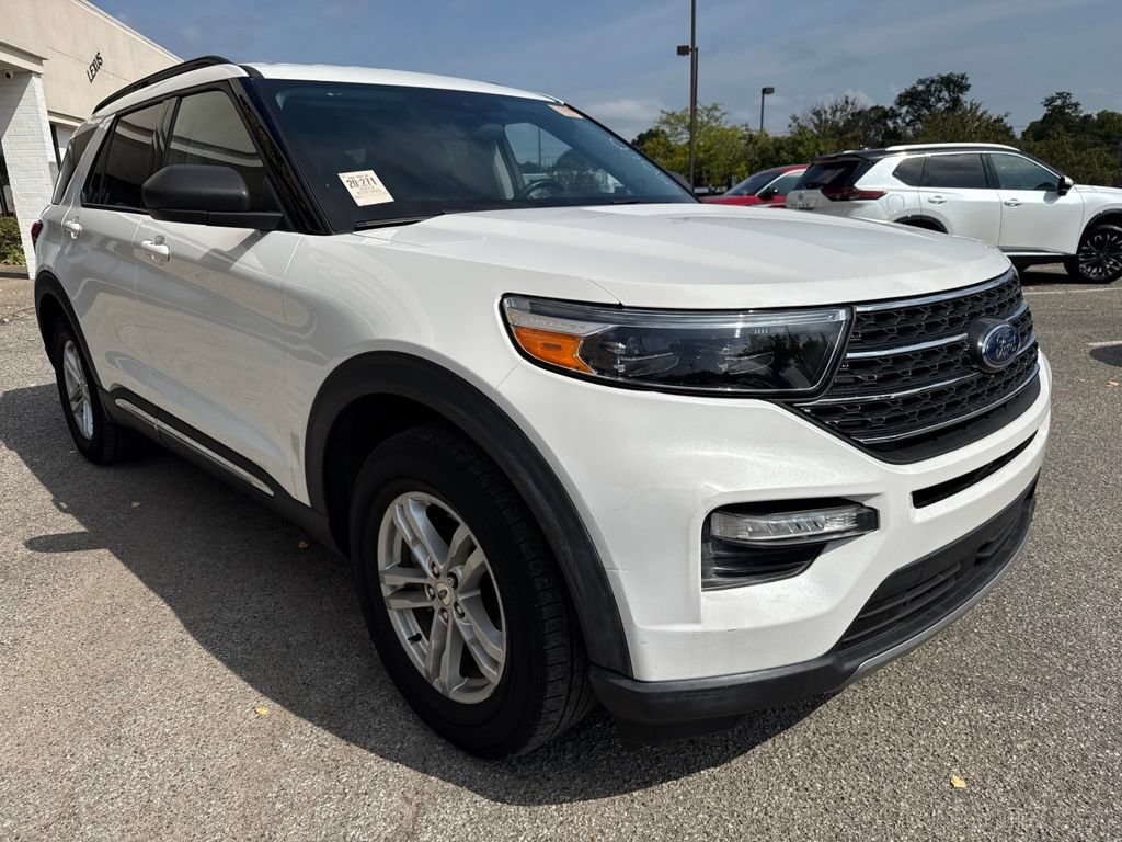 Used 2023 Ford Explorer XLT w/ Equipment Group 202A RWD image 14
