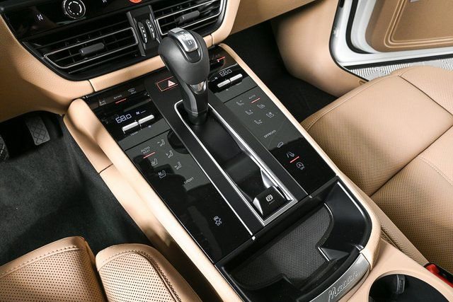 Certified 2026 Porsche Macan image 16