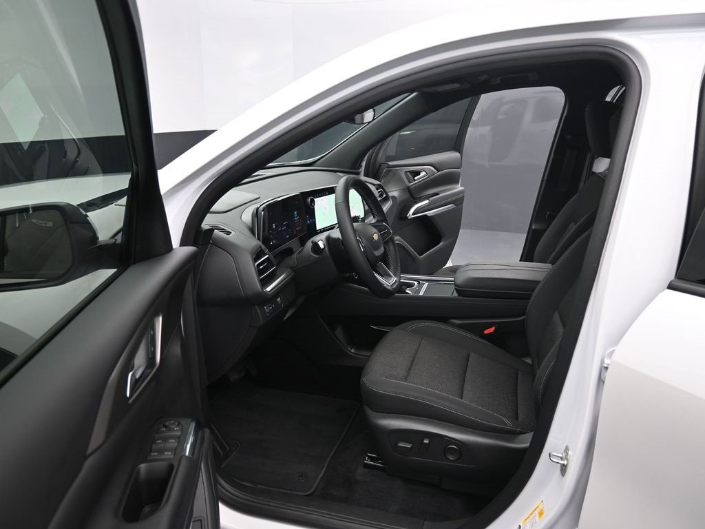 Used 2024 Chevrolet Traverse LT image 13