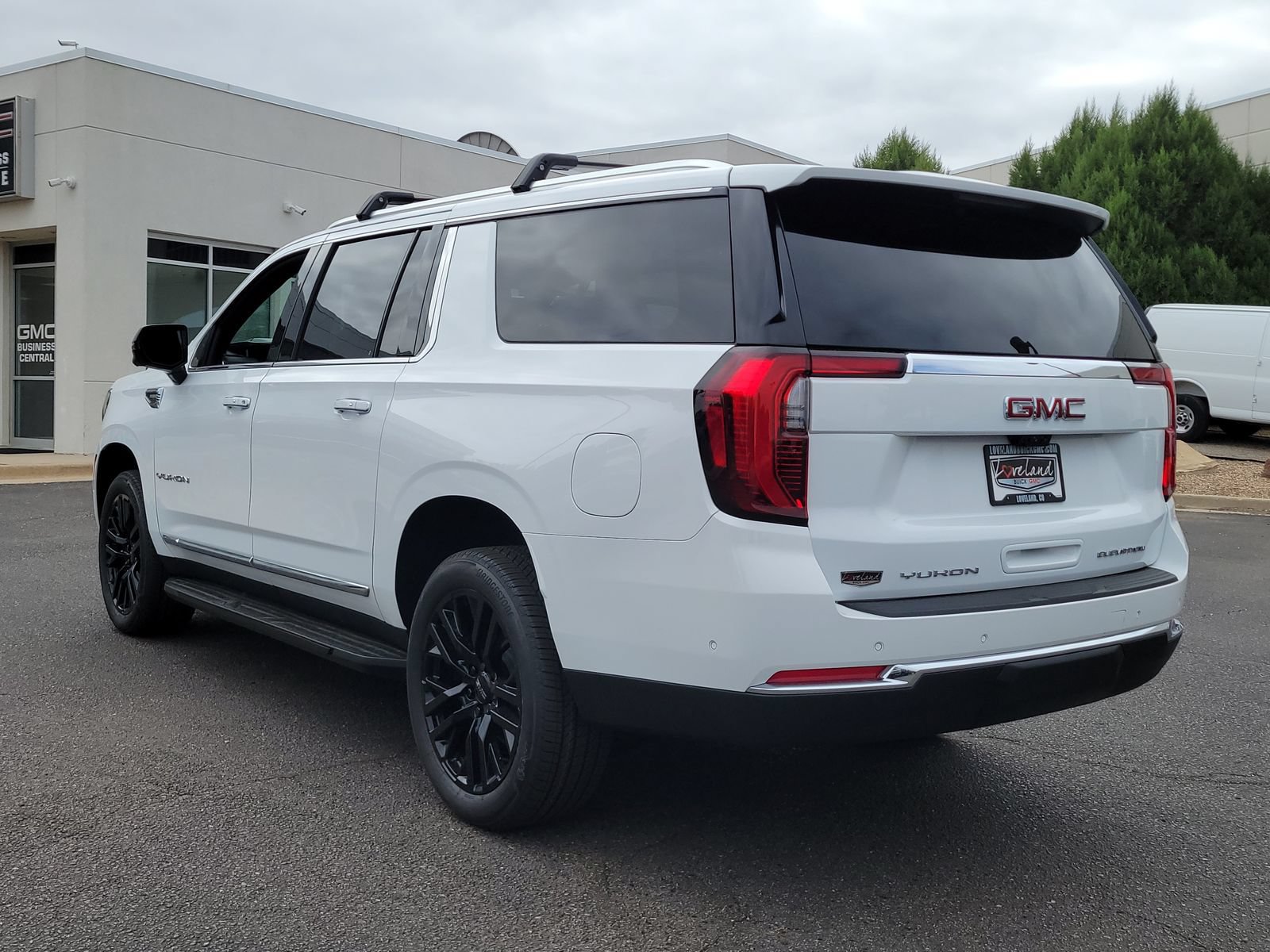 New 2026 GMC Yukon XL Elevation w/ Elevation Premium Package AWD/4WD image 5