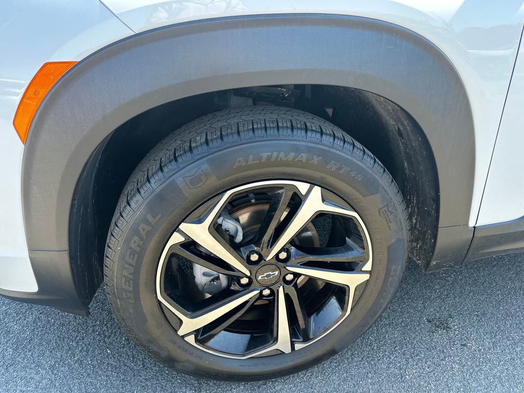 Used 2023 Chevrolet TrailBlazer RS w/ Convenience Package AWD/4WD image 2
