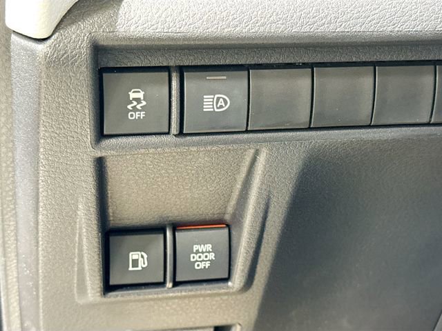 Used 2025 Toyota Sienna LE image 12