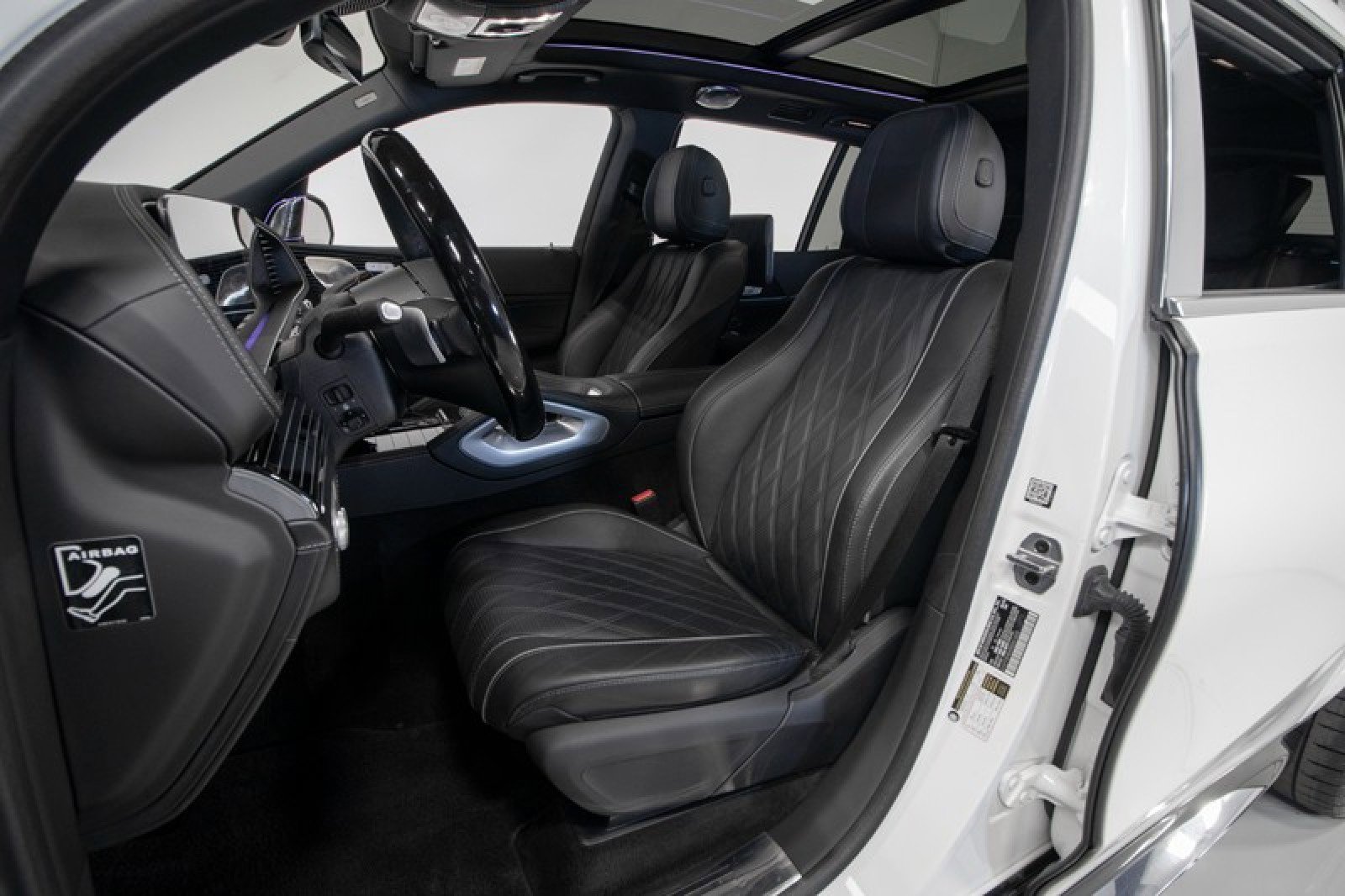 Used 2024 Mercedes-Benz Maybach GLS 600 4MATIC image 3