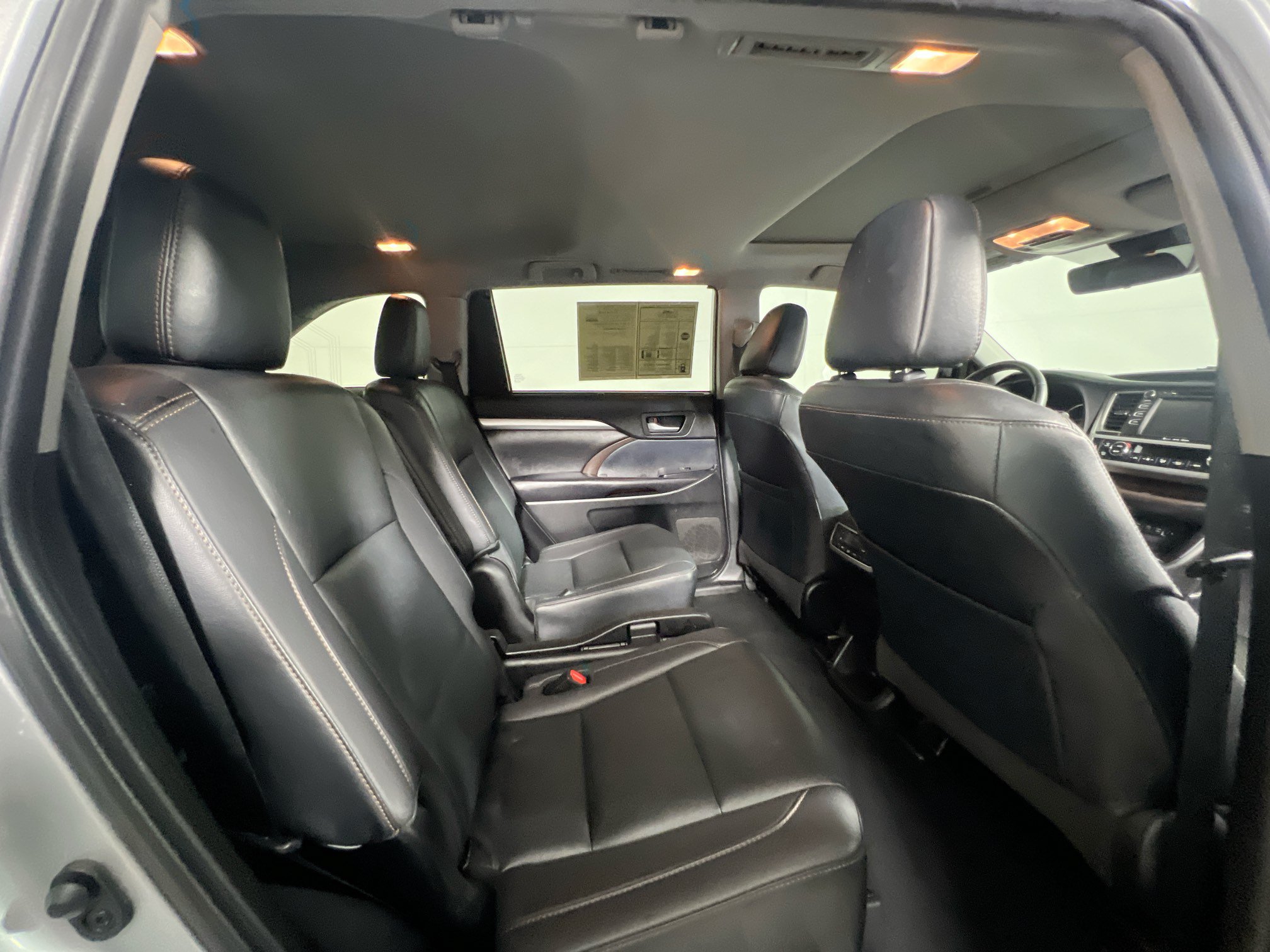 Used 2019 Toyota Highlander XLE FWD image 33