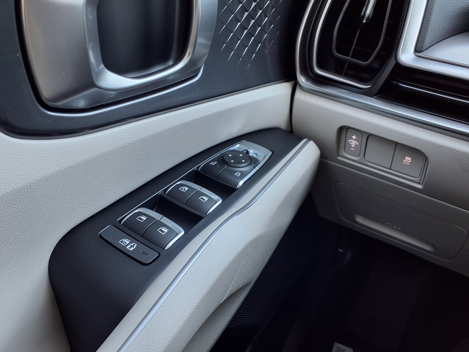 New 2026 Kia Sorento S w/ S Panoramic Sunroof Package image 11