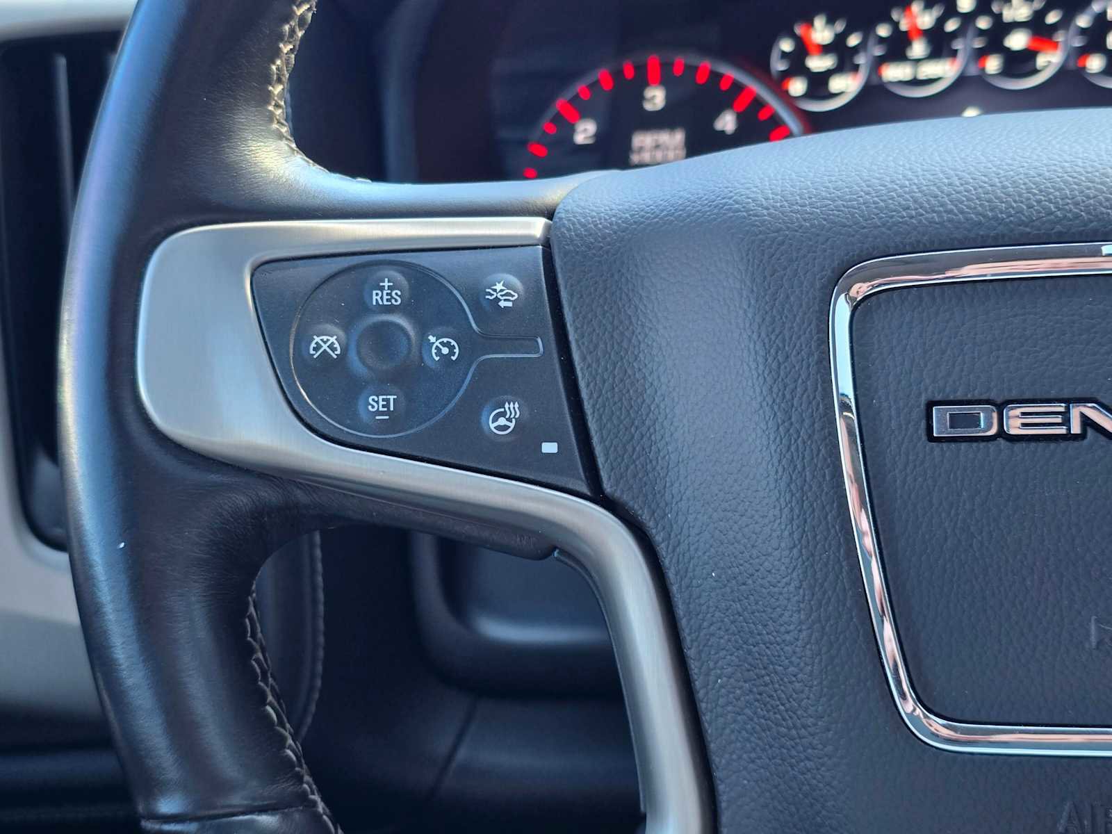 Used 2015 GMC Sierra 1500 Denali w/ Driver Alert Package image 29
