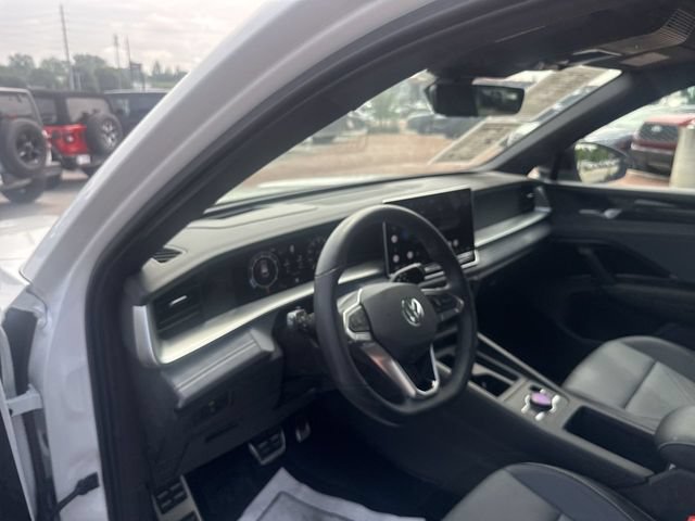 Used 2026 Volkswagen Tiguan SE R-Line FWD image 14