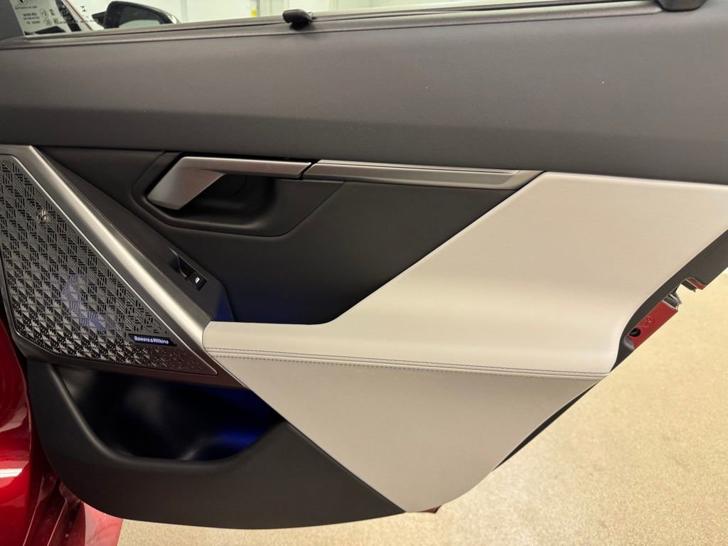 Used 2025 BMW M5 w/ Carbon Package image 28