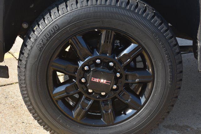 Used 2025 GMC Sierra 2500 AT4 AWD/4WD image 10