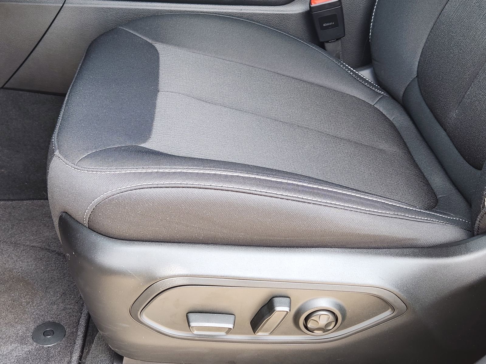 New 2025 Jeep Grand Cherokee L Laredo w/ Luxury Tech Group I RWD image 33