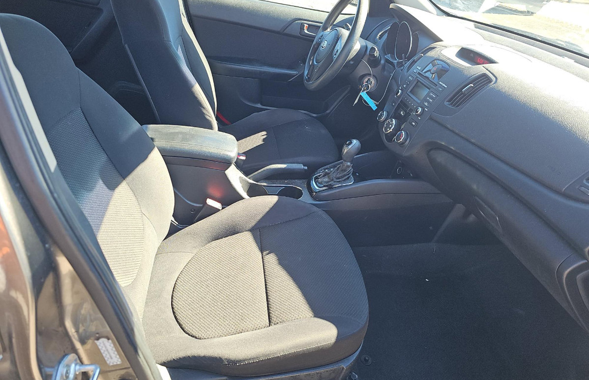 Used 2012 Kia Forte EX image 8