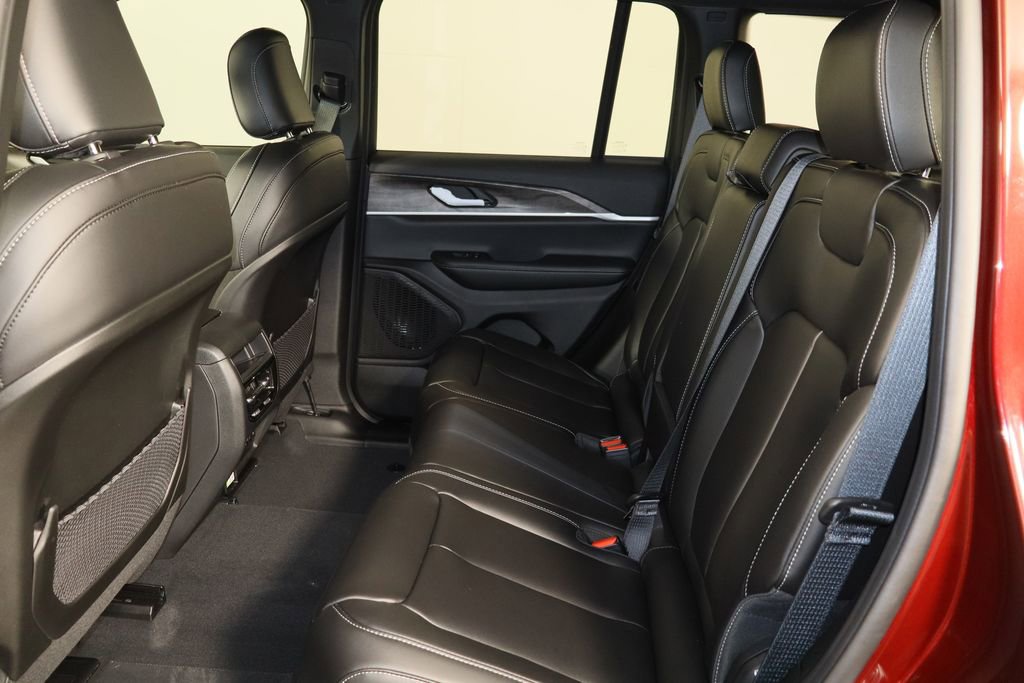 New 2025 Jeep Grand Cherokee Limited image 17