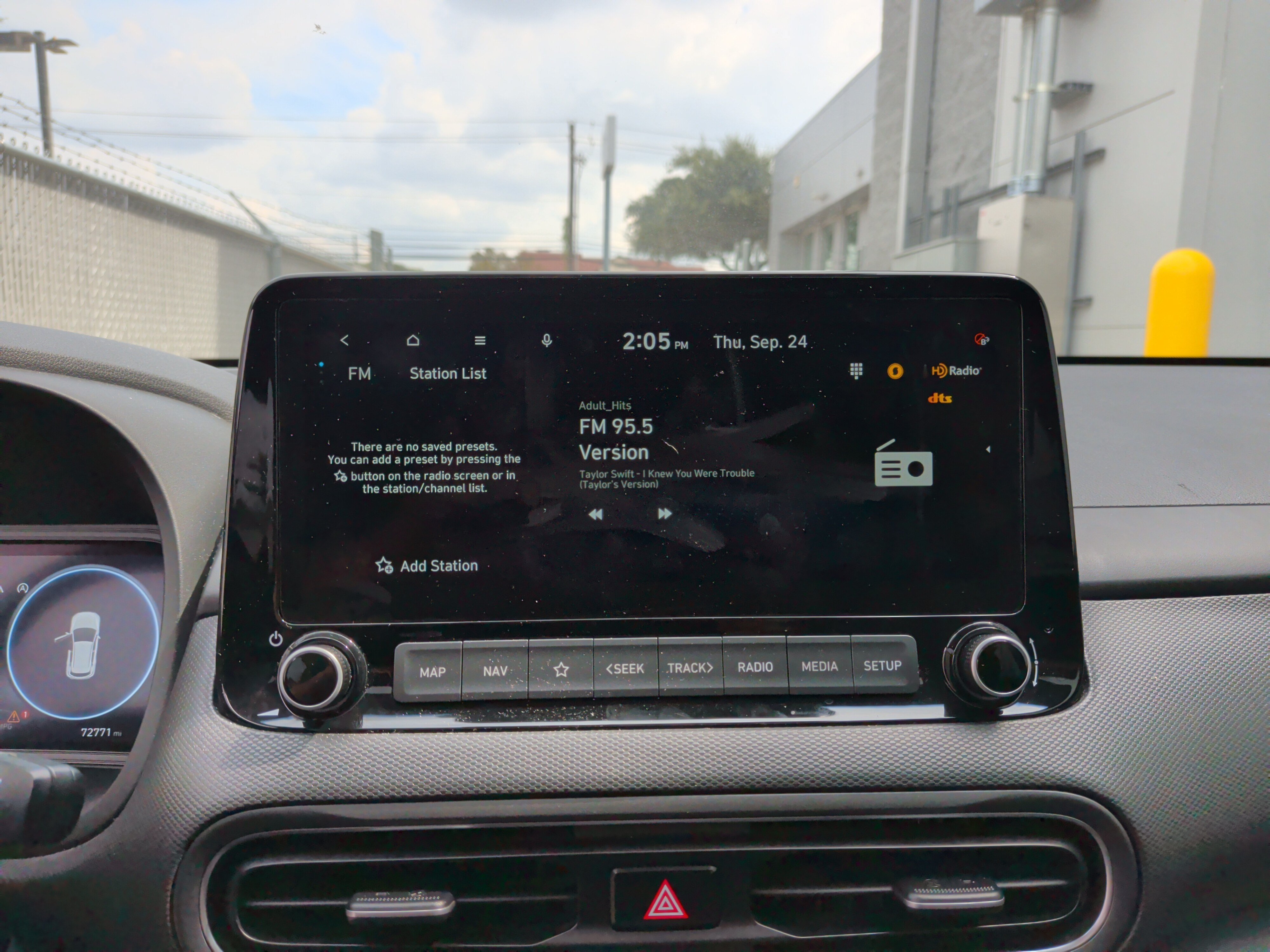 Used 2022 Hyundai Kona Limited FWD image 19