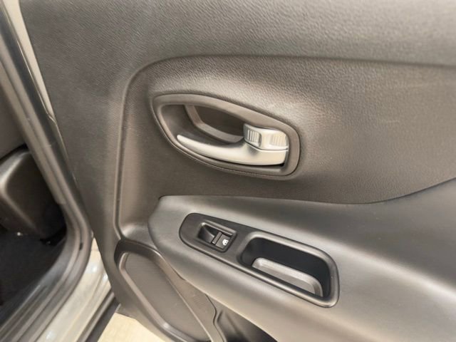 Used 2019 Jeep Renegade Altitude w/ Quick Order Package 22M image 26