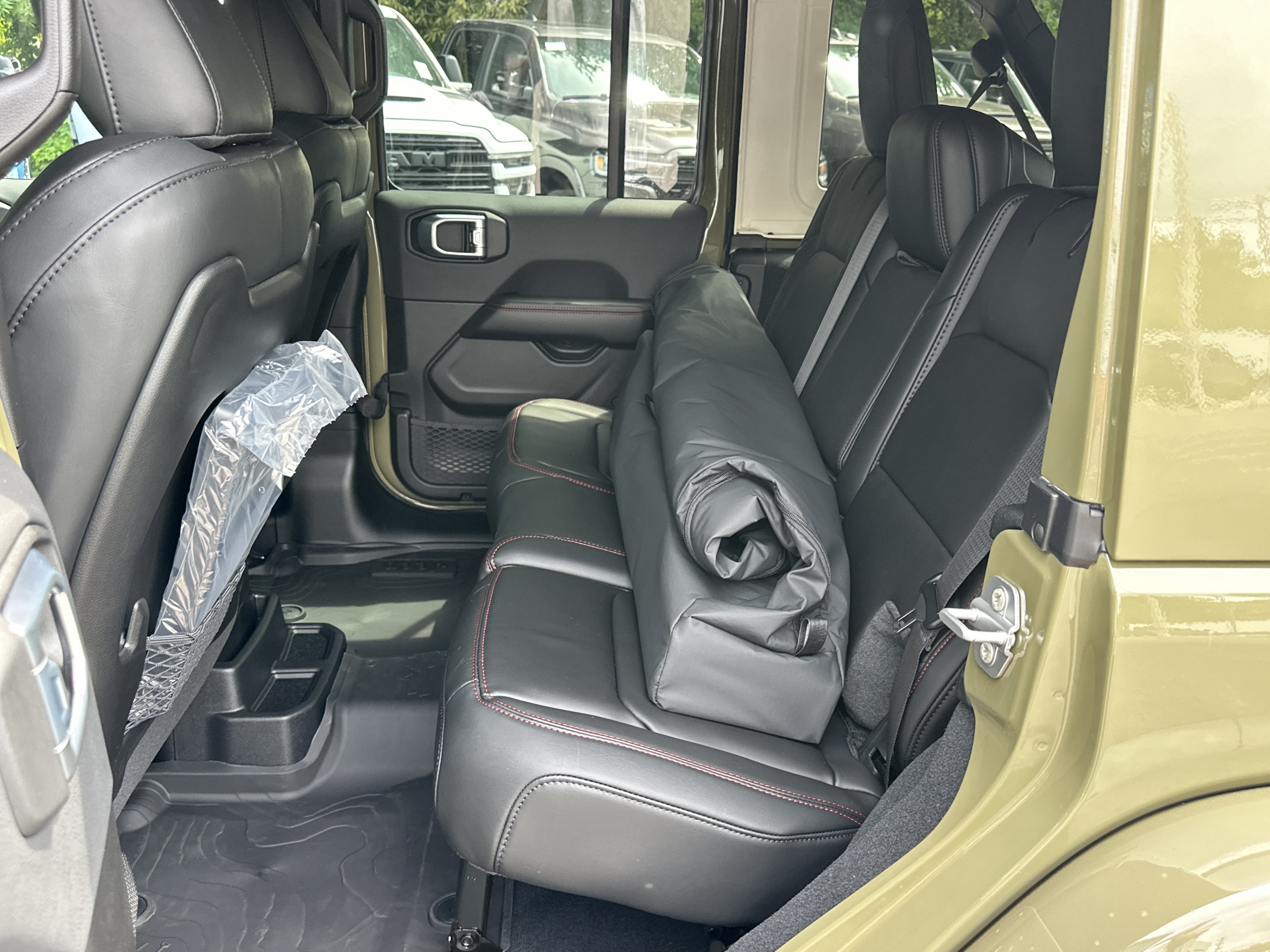 New 2027 Jeep Wrangler Unlimited Rubicon AWD/4WD image 31