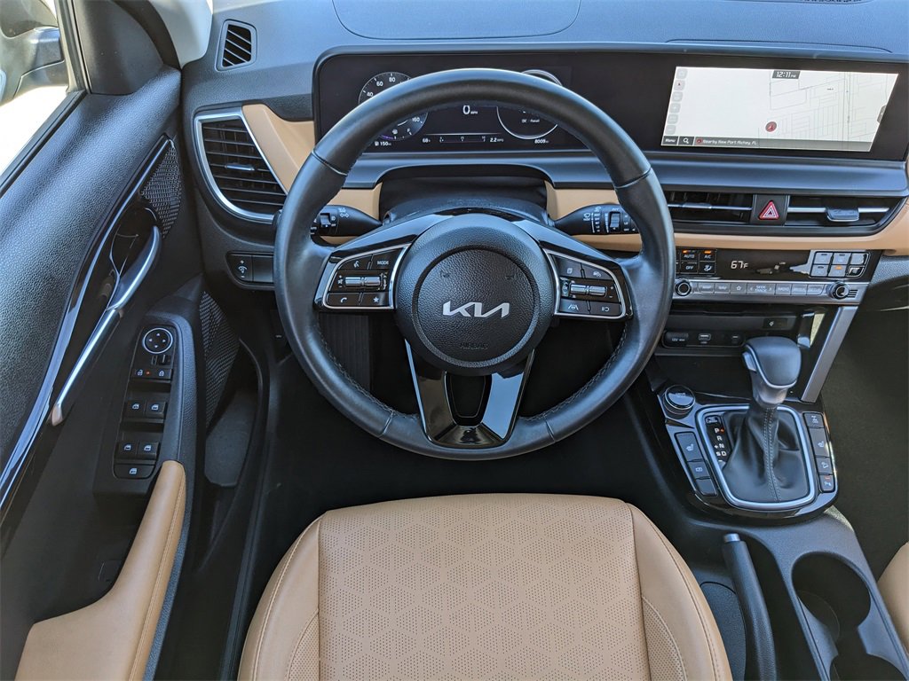 Certified 2025 Kia Seltos EX w/ EX Sunroof Package image 18