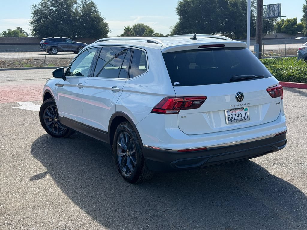 Used 2023 Volkswagen Tiguan SE w/ Panoramic Sunroof Package AWD/4WD image 9
